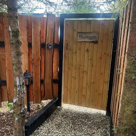 Sionnach - Private Outdoor Hot Tub - Pet Friendly Kinlough