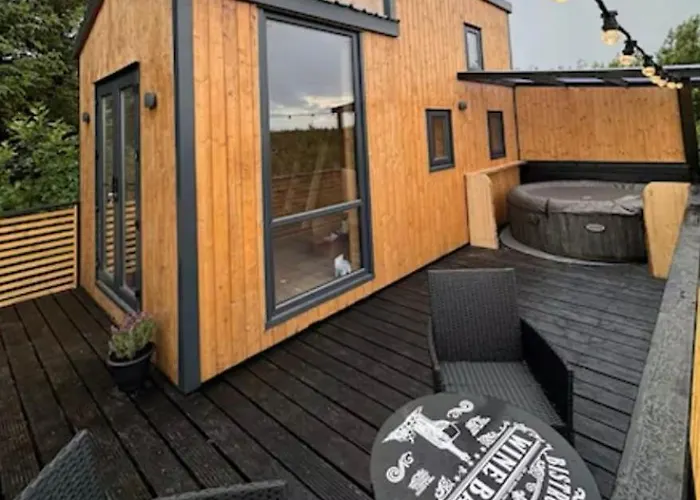 Sionnach - Private Outdoor Hot Tub - Pet Friendly